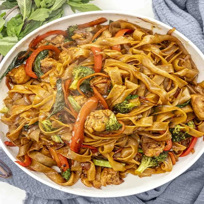 Drunken noodles (pad kee mao) (Thai Beef)